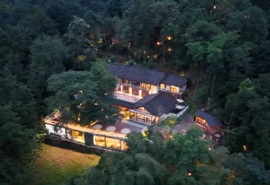 Qingcheng Mountain Just on the Stream · Mountain Stream Bamboo Forest Private Soup B&B