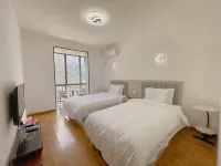 Baoxing Xueshan Yangjie Homestay