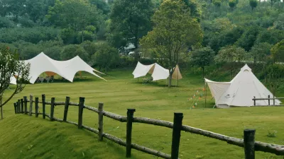 Wild Private Kitchen · Glamping Tent Hotel (Huanglongxi Ancient Town Branch) Hotel in zona Huanglong Xilvyou Passenger Transport Center