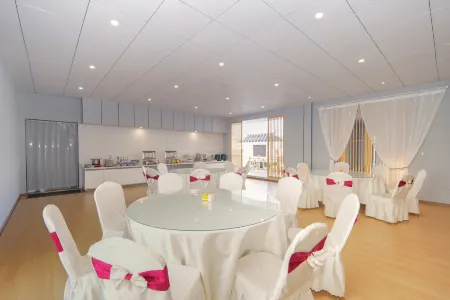 G Joyful Chujian Hotel (Mengzi Station) Отели рядом с достопримечательностью «Honghe College»