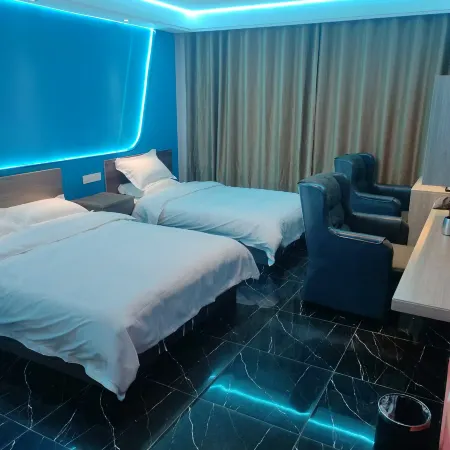 Half Sugar E-sports Hotel (Ji'an Railway Station) Отели в г. Цзиань