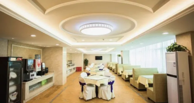 Vienna Hotel (Pingxiang Runda international Pedestrian Street)