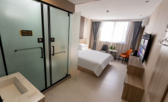 Lai Xinyuan Light Luxury Hotel (Taizhou Jiaojiang Pier 7 Store)