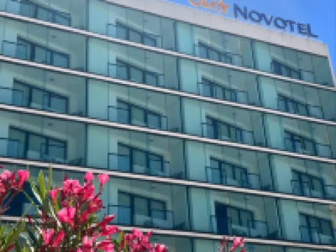 ノボテル スイーツ マルセイユ センター ユーロメッド ロンシャン宮殿周辺のホテル