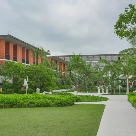 Pullman Khao Lak Resort Отели рядом с достопримечательностью «Пляж Бангсак»