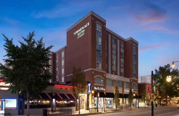 尚佩恩-厄巴納大學城TownePlace Suites酒店