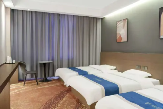 Yicheng Yining Hotel (Wanrong Plaza, Yining Development Zone)