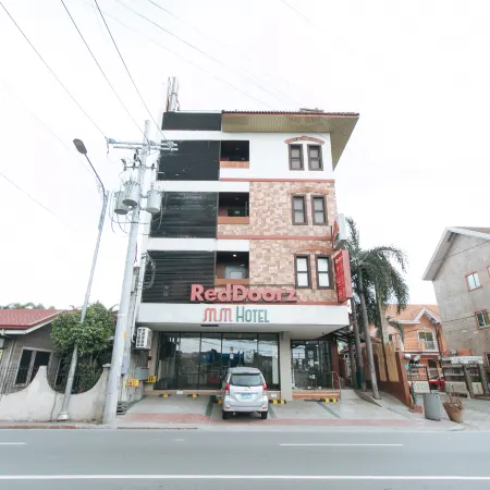 RedDoorz Plus @ MM Hotel Las Pinas