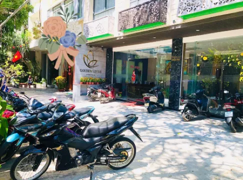 Golden Lotus Central Hotel Отели рядом с достопримечательностью «AB Central Square Nha Trang»