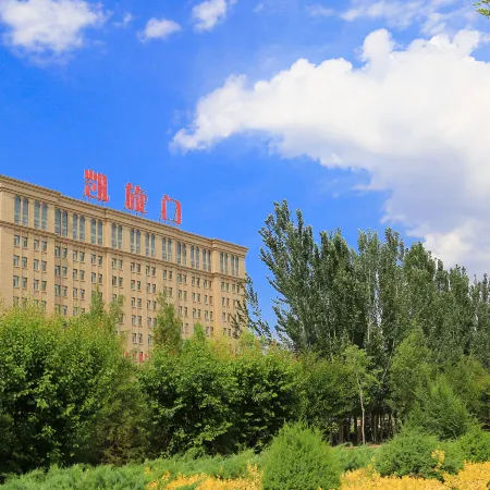 Triumphal Gate Holiday Hotel (Toketo No.1 Middle School)