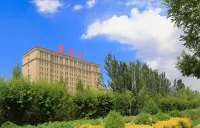 Triumphal Gate Holiday Hotel (Toketo No.1 Middle School) Hotels in Togtoh County