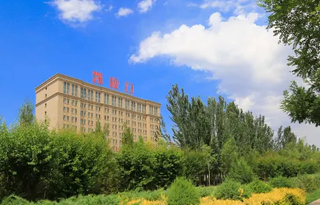 Triumphal Gate Holiday Hotel (Toketo No.1 Middle School) Отели в г. Токэто