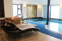 Luxe Paradise Suites Dich Vong Hau