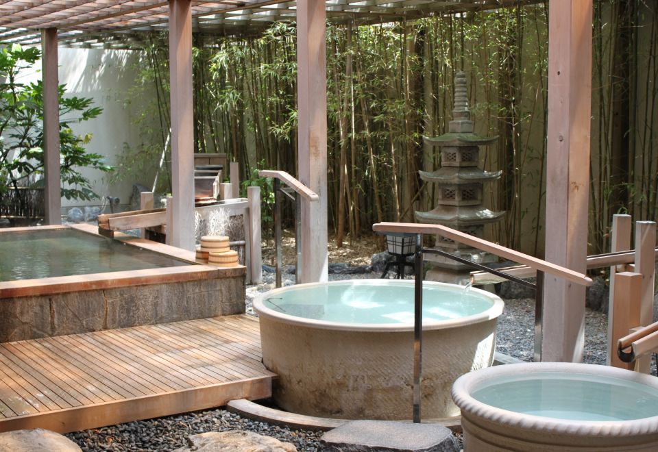 5. 하나비시 호텔 ..