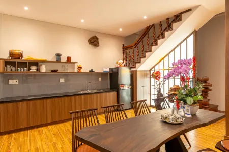 Sue Homestay Отели рядом с достопримечательностью «Tomb of Dục Đức»