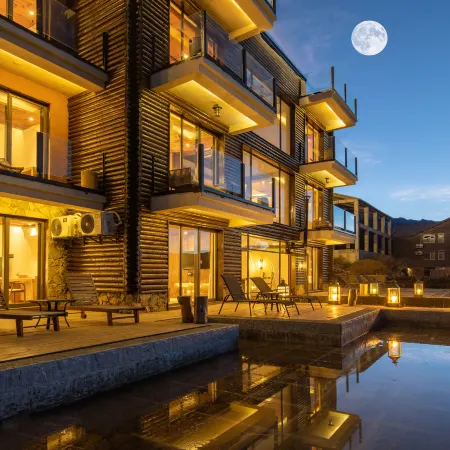 Lugu Lake Honeymoon Solu Boutique Holiday Hotel