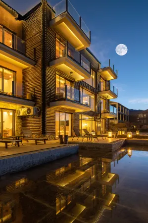 Lugu Lake Honeymoon Solu Boutique Holiday Hotel Отели рядом с достопримечательностью «Langfang»