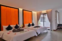 Central Corner Suite