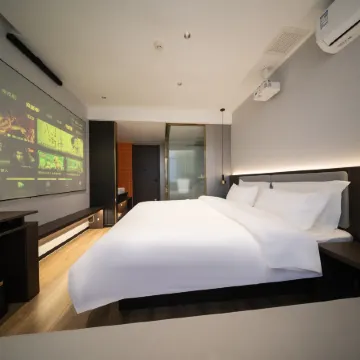 Grey Whale Intelligent Hotel