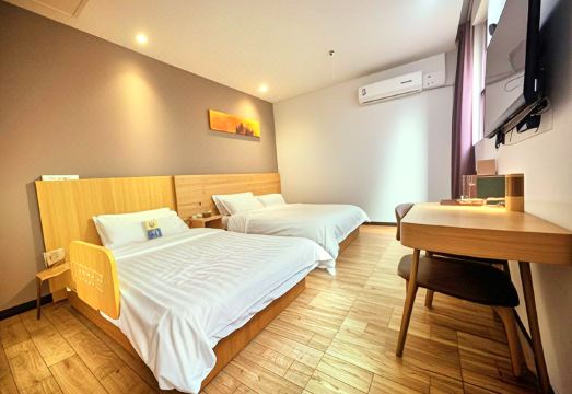 하이 인 호텔 외부 전경