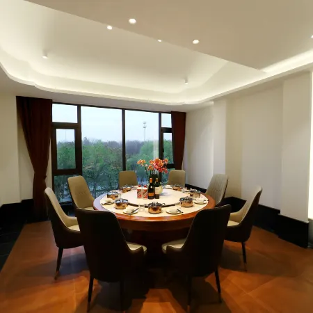 Luoyang Yishe Hotel (Luoyang Museum China National Flower Garden)