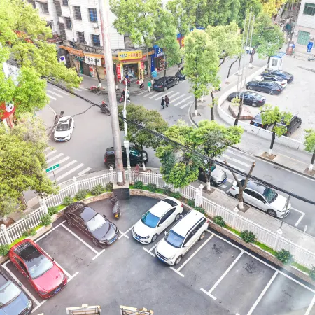 Yizhang Fuhao Hotel