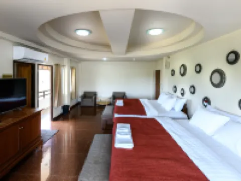 โรงแรมฟ้าหลวงเรสซิเด้นซ์ โรงแรมในอำเภอเมืองพิจิตร