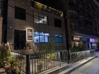 攬山小築民宿 鄰近石泉縣非物質文化遺產展覽廳的酒店