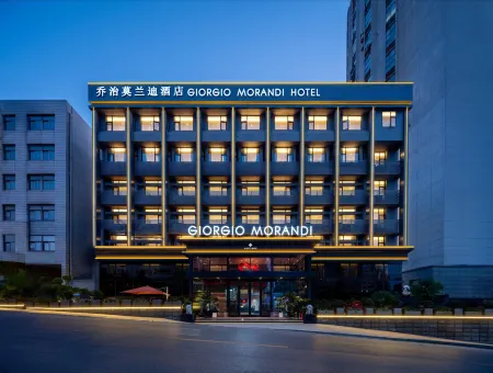 The GiorgioMorandi Hotels (Zaihaiyifang Park Jiaruibao Plaza) Отели рядом с достопримечательностью «Lianyungang Yunlongjian Natural Scenic Spot»