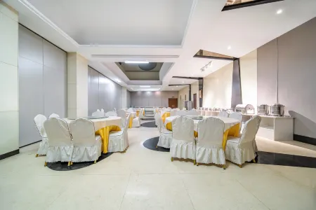 Meicheng Hotel (Zhengzhou ZhengHong City Zaozhuang Metro Station Branch) Отели рядом с достопримечательностью «Henan Water Conservancy and Environment Vocational College»