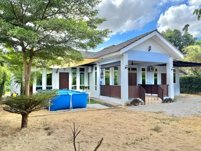Tepak Nusuk Private Pool Homestay 5 Bedrooms 4 Bathrooms Hotels in Pendek