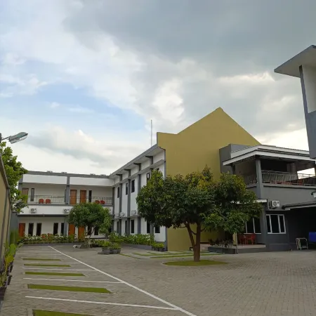 RR - 2 Syariah Hotel SLG