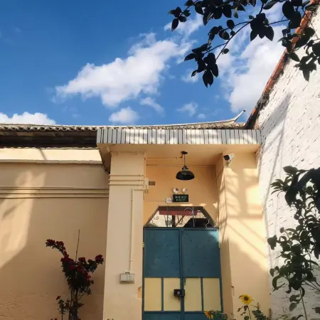 Weishan Huiyinghua B&B