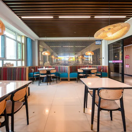 Changji Hua'er Qingshe Hotel (Feima Turntable, Beijing South Road Branch)