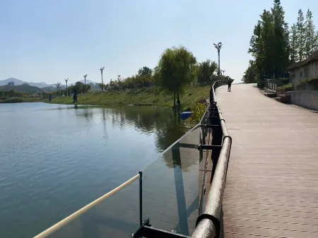 Homeinn Ease Hotel (Qingdao Binhai College Qingda Affiliated Hospital) Отели рядом с достопримечательностью «Shandong University of Science and Technology (Qingdao Campus)»