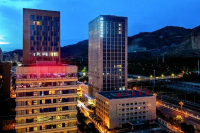 Homeinn Selected Hotel (Xining High-Speed Railway Station)  호텔