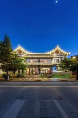 楚雄·歡住合院THE YI XANADU梵音溪舍飯店（彝人古鎮景區店） 呂合客運站附近的飯店