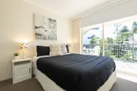 Bayview Beach Holiday Apartments Hotels in Biggera Waters