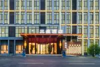 SAN SHENG HOTEL Hôtels à proximité de : Zhangqiu Stadium