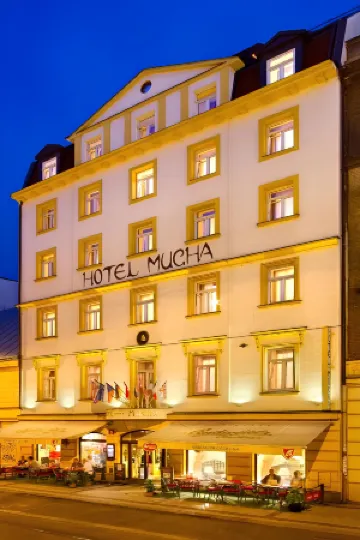 Hotel Mucha Отели рядом со станцией Praha Holesovice Railway Station