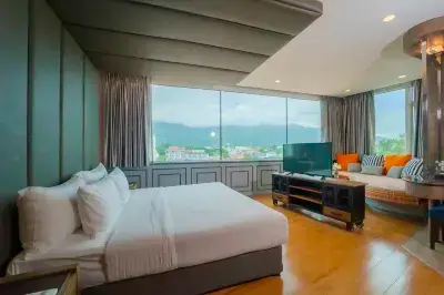 Khum Phucome Hotel Hotel in zona CNOC ITSC