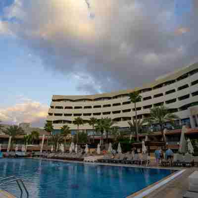 Occidental Sharjah Grand Hotel Exterior