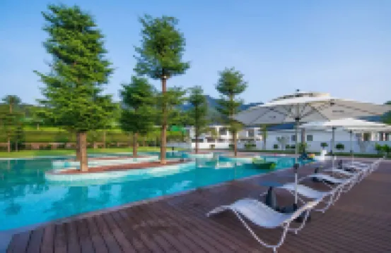 清遠水上雲朵酒店