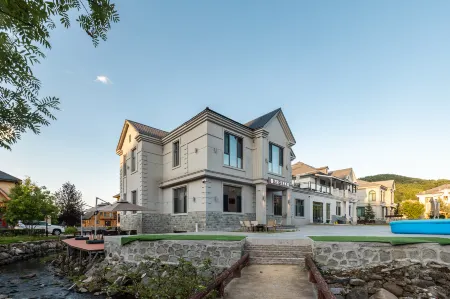 Floral Hotel · Wushe Tingxi Hotel Отели рядом с достопримечательностью «Yabuli Sightseeing Cable Car and World's No. 1 Slide»