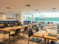 Novotel Century Hong Kong Hotels near Wan Chai