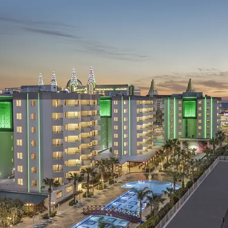 Wyndham Garden Lara Отели рядом с достопримечательностью «Пляж Кадрие»
