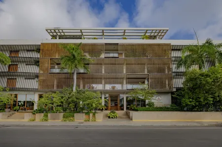 Hotel Somadevi Angkor Boutique and Resort Отели рядом с достопримечательностью «Puthan Nokor Reach Thorm Meta Pagoda»