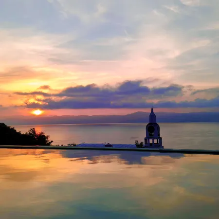 Fuxian Lake Sunrise Shore B&B (Luchong Scenic Area Branch)