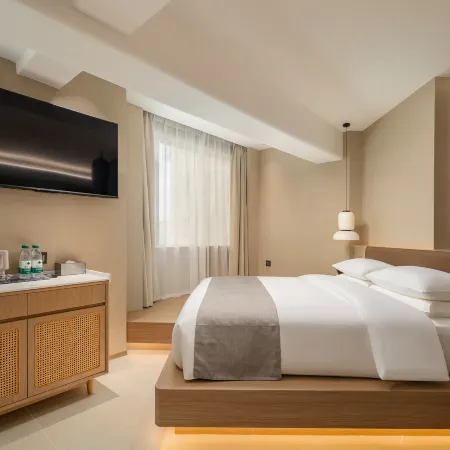 Happy Hotel