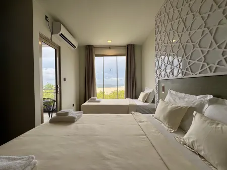 Avyanna Gulhi Beach Hotel Отели рядом с достопримечательностью «Анантара Дхигу Мальдивы Resort»